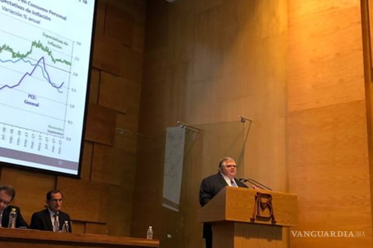 Carstens dice adiós a Banxico, con bajo pronóstico de PIB para 2017