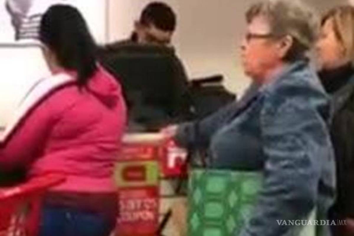 Mujer grita a dos latinas: regresen &quot;al maldito lugar de donde vinieron&quot;