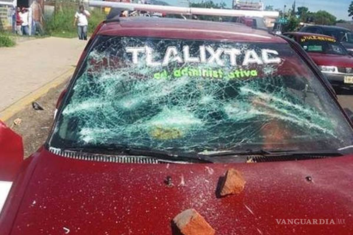 Se enfrentan taxistas y transportistas en Oaxaca