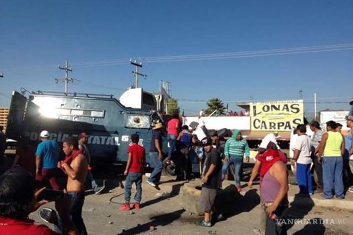 Enfrentamiento entre policías y pobladores deja 9 heridos en Ixmiquilpan; protestaban por gasolinazo