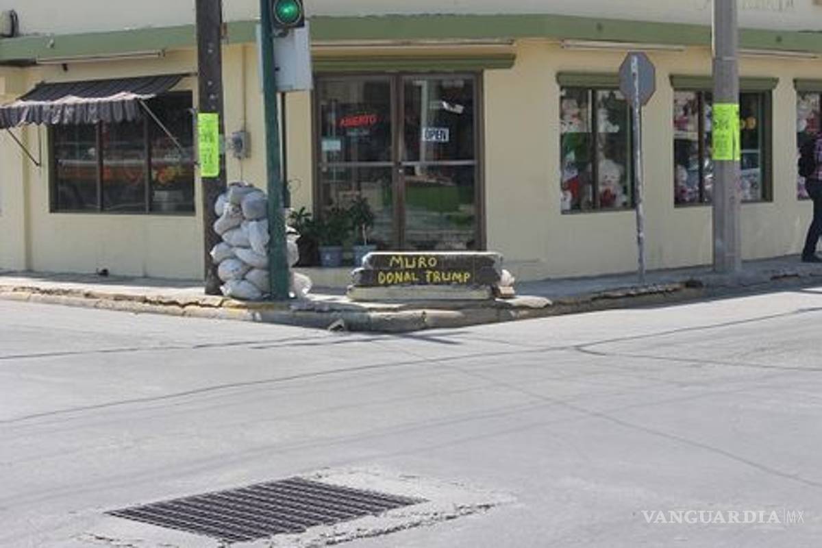 En Tamaulipas crean &quot;muro&quot; en burla a Trump