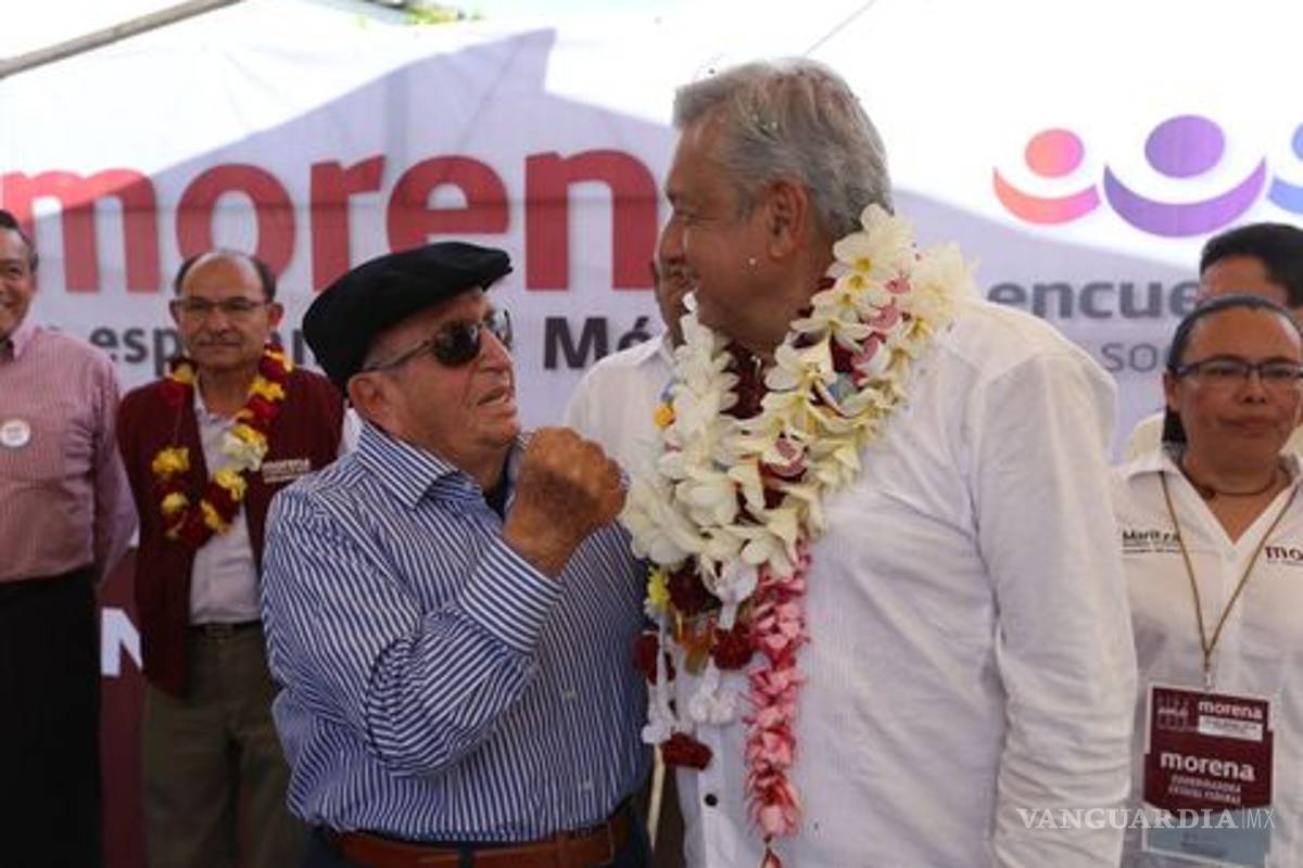 Abuelo de Manuel Velasco acompaña a AMLO en mitín