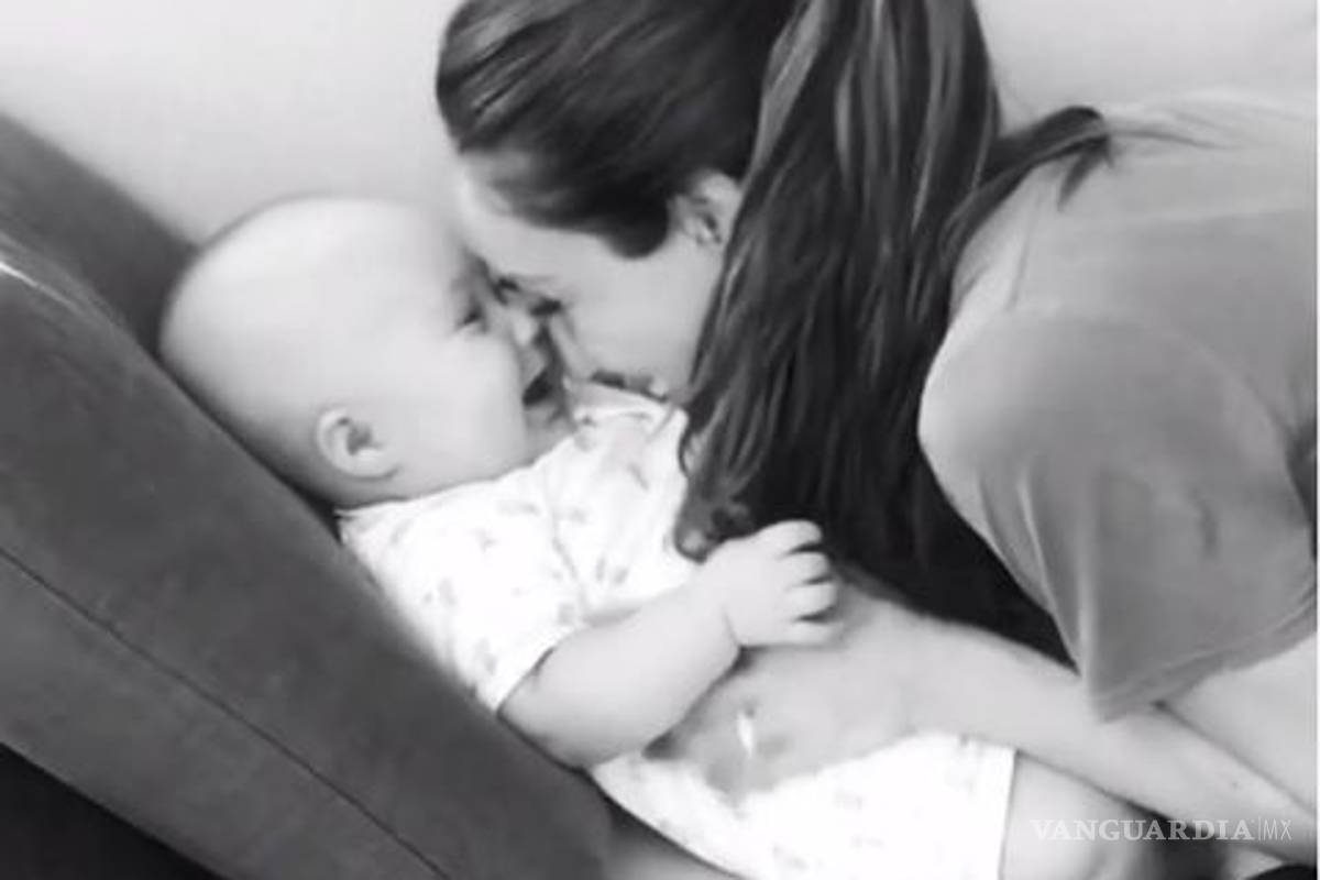 Anahí le canta tierna canción a su bebé