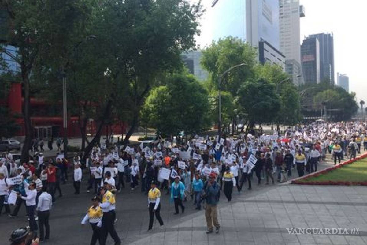 Marchan contra 'gasolinazo' en el Zócalo de la CDMX