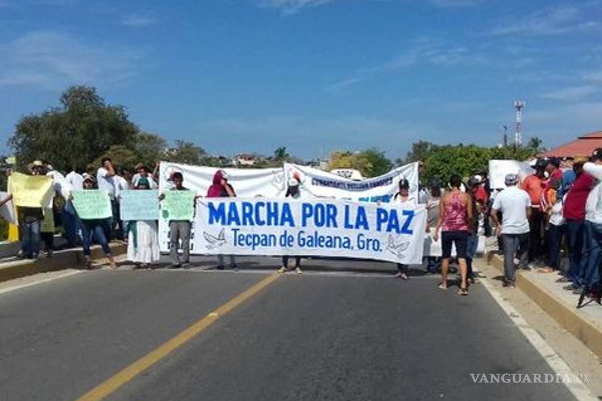 Con bloqueos, exigen salida del Ejército en Guerrero