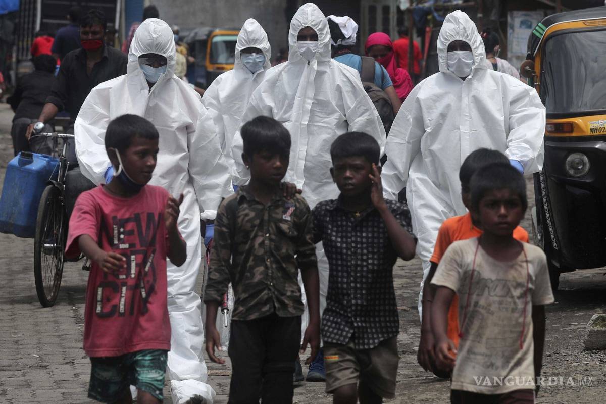 Acelera pandemia en India y Sudáfrica