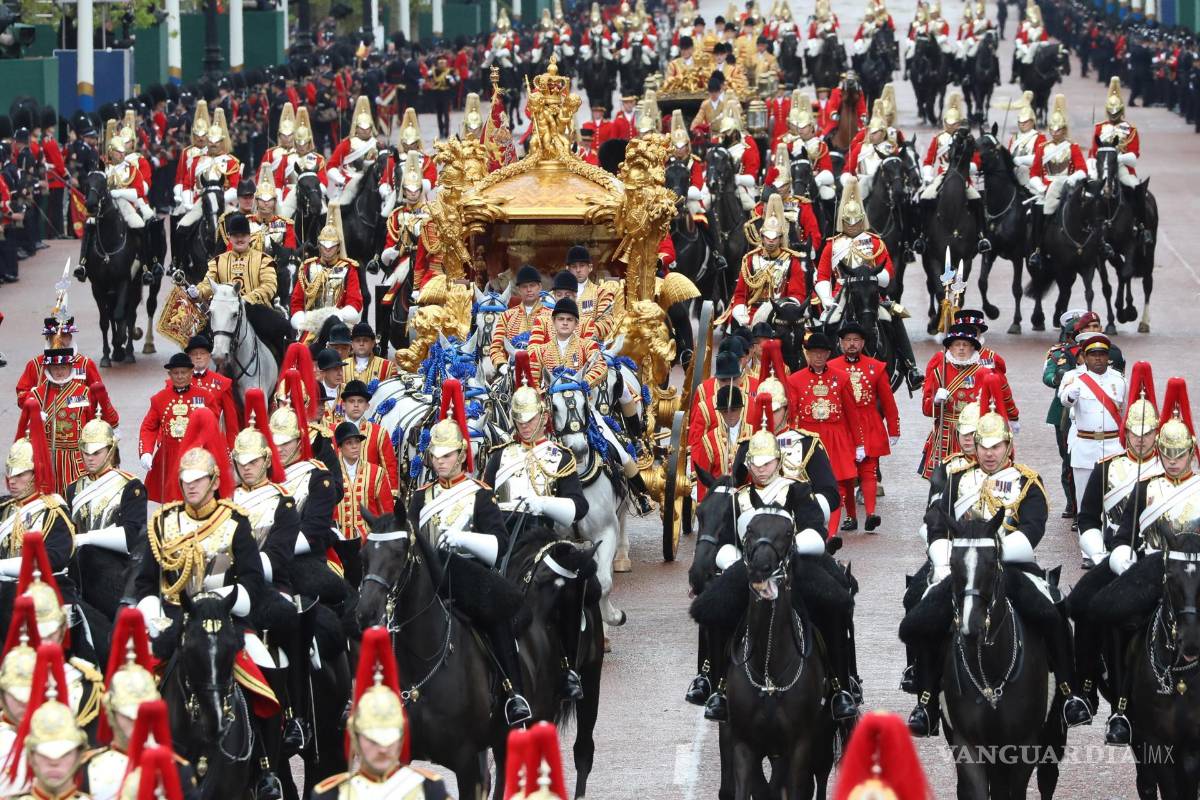 Así inicia el reinado del Carlos III tras una larga espera para ser el monarca británico (fotos)