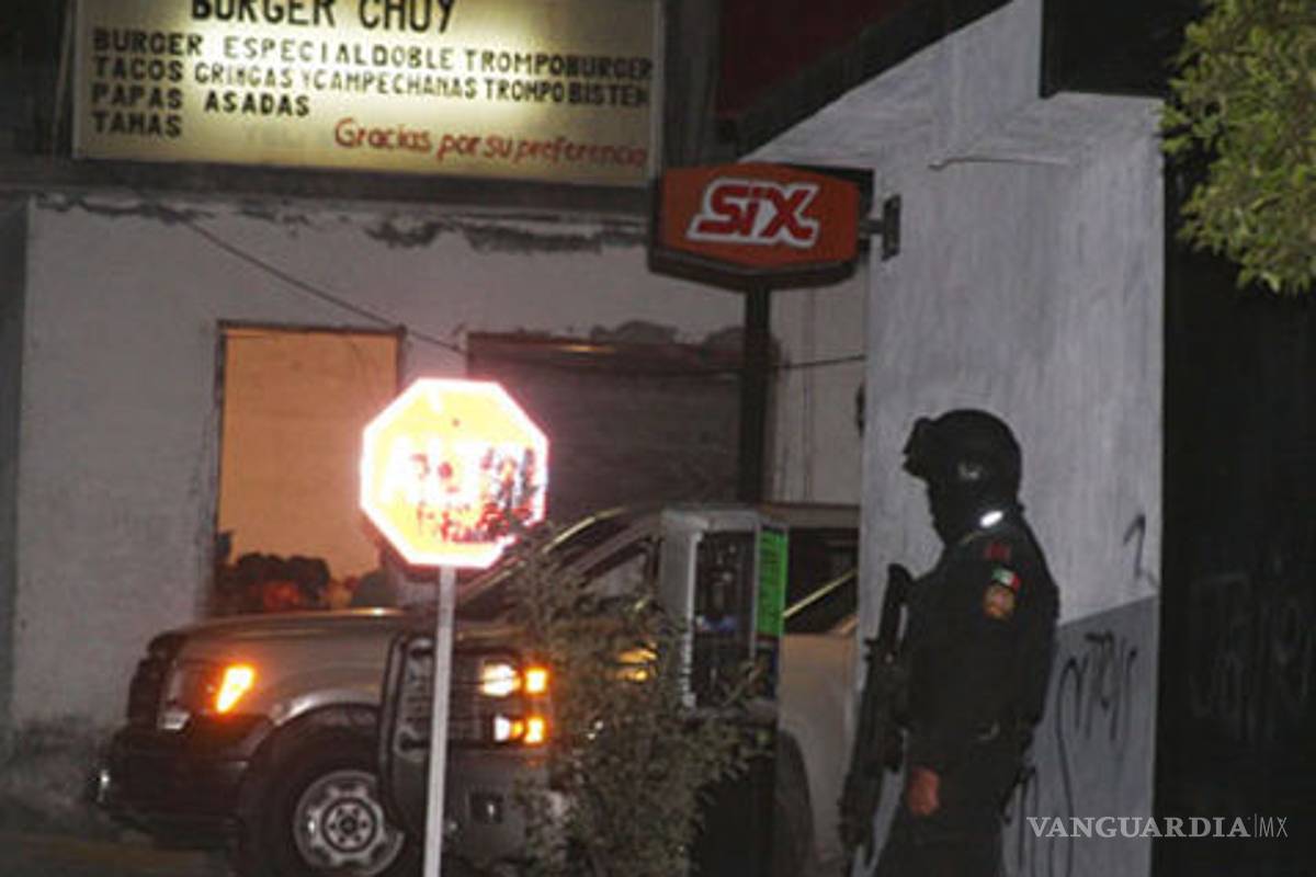 Catean 38 viviendas y detienen a 16 en Monterrey