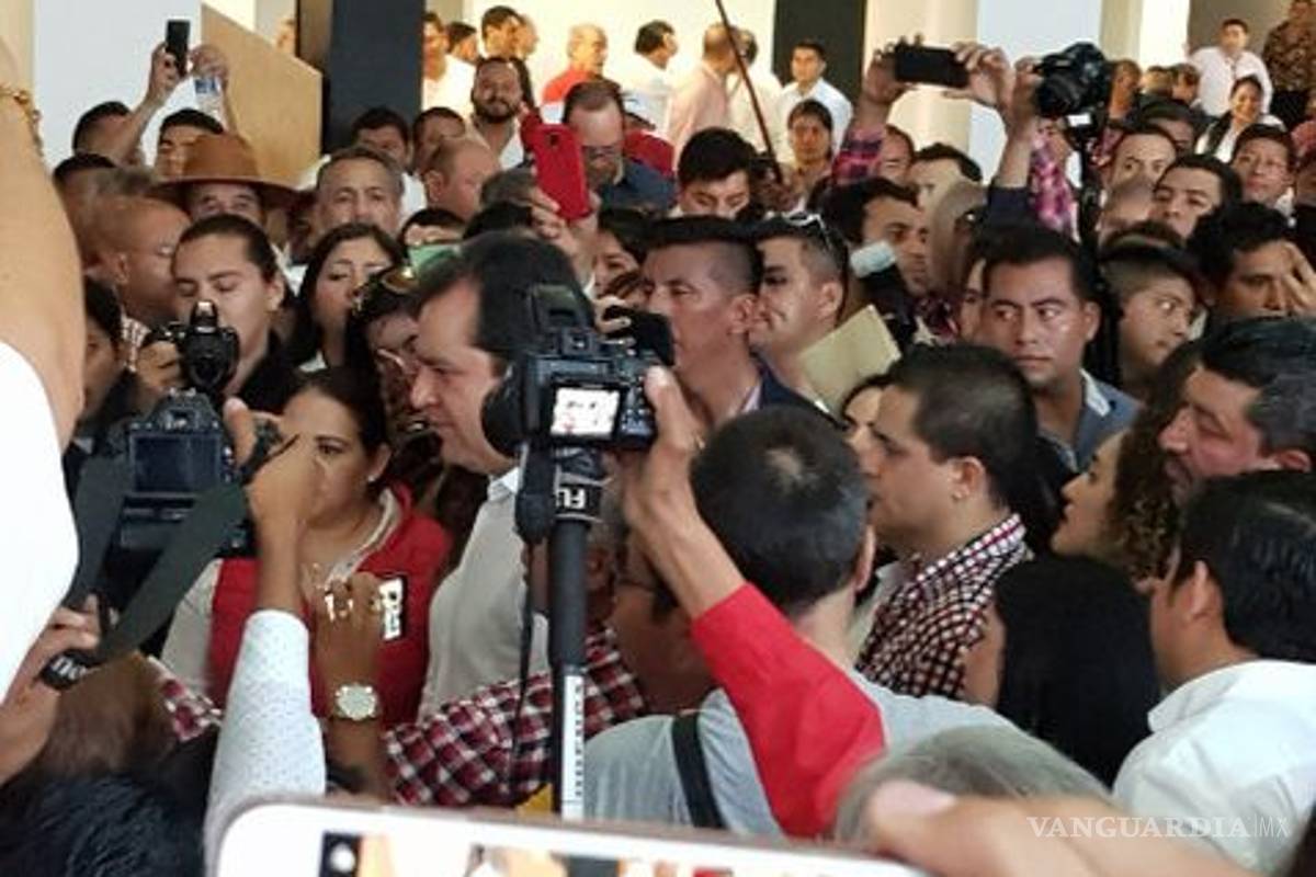 Roberto Albores se registra como precandidato del PRI a gubernatura de Chiapas, en medio de desbandada del PVEM