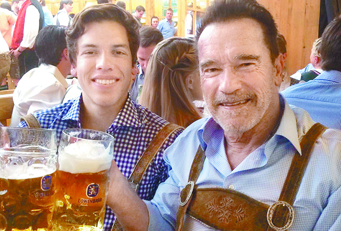 Arnold Schwarzenegger, padre orgulloso del hijo que le costó su matrimonio