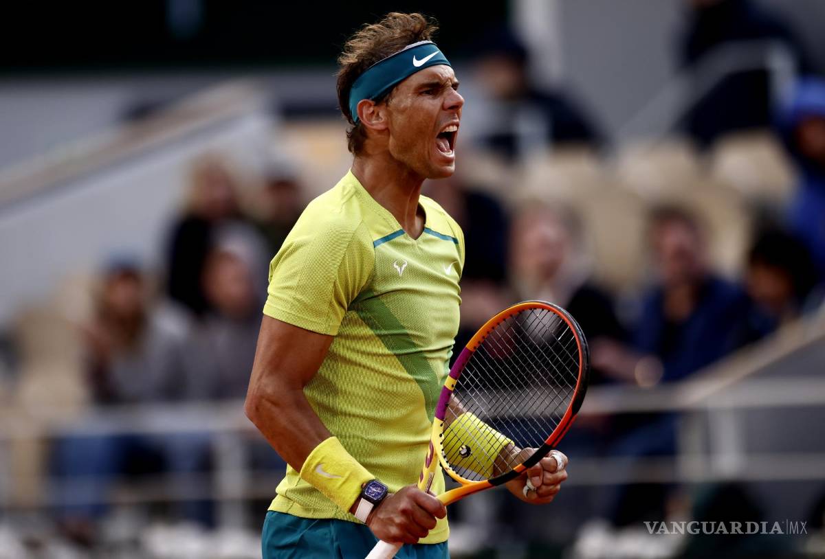 $!Rafael Nadal reacciona mientras juega contra Felix Auger-Aliassime en su partido de la cuarta ronda del Abierto de Francia en Roland Garros en París, Francia.