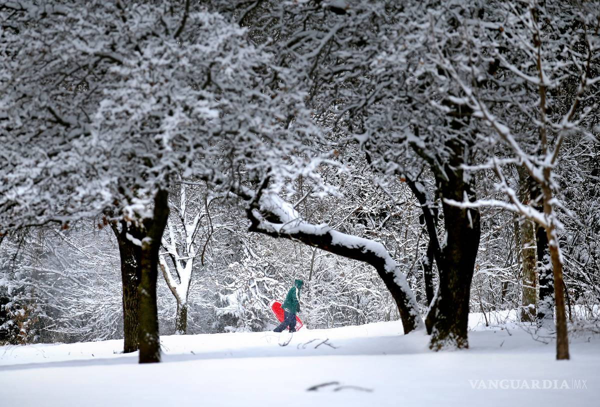 $!Tormenta invernal provoca fuertes nevadas en Texas y Oklahoma