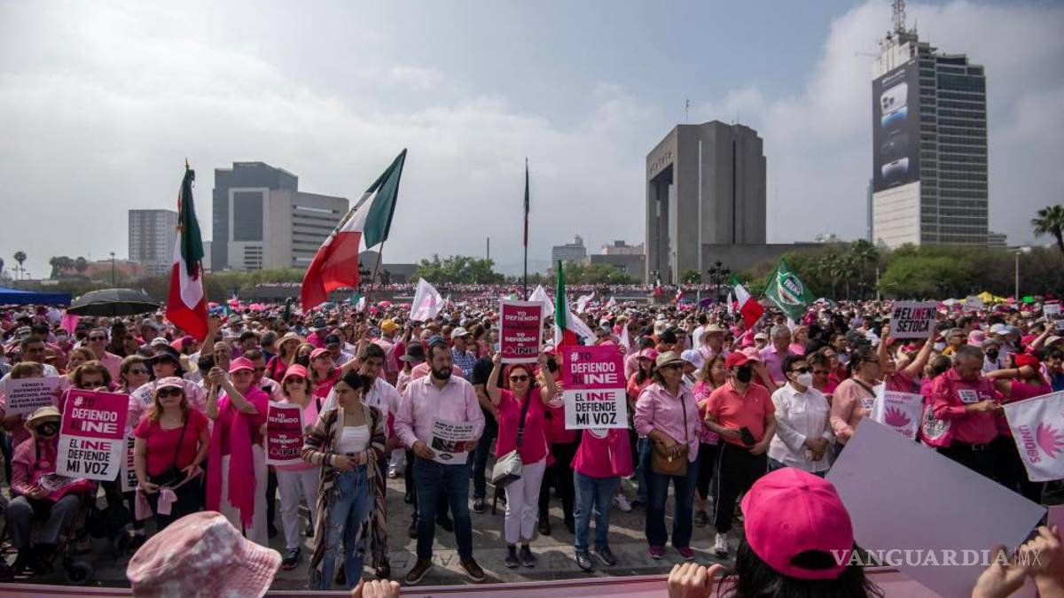 Así toman las calles y plazas miles de mexicanos para defender al INE (Fotos)