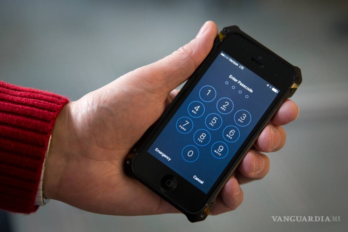 Esta es la mejor forma de proteger tu celular de hackeos