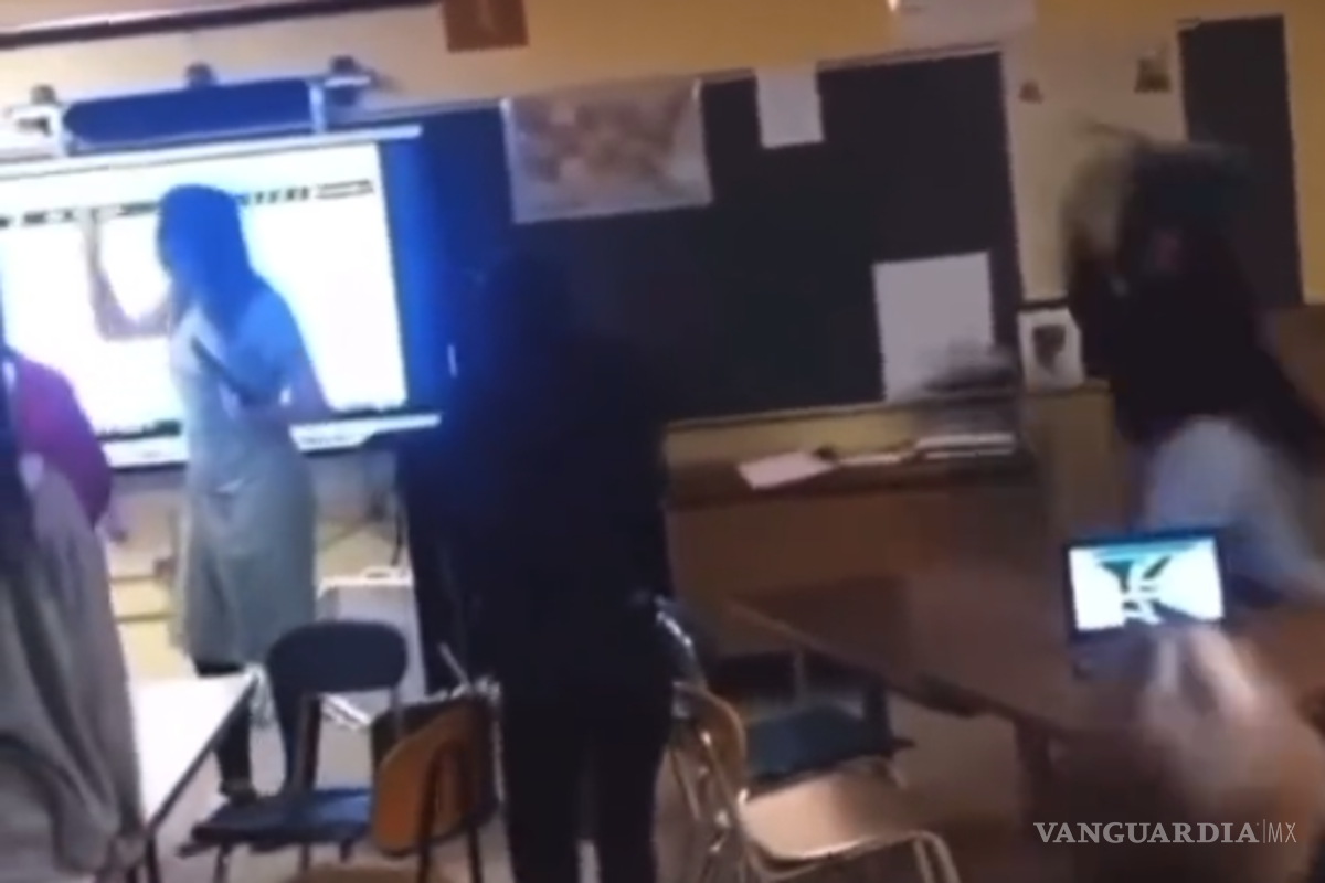 Estudiante arrojó una silla a maestra y la dejó inconsciente (VIDEO)