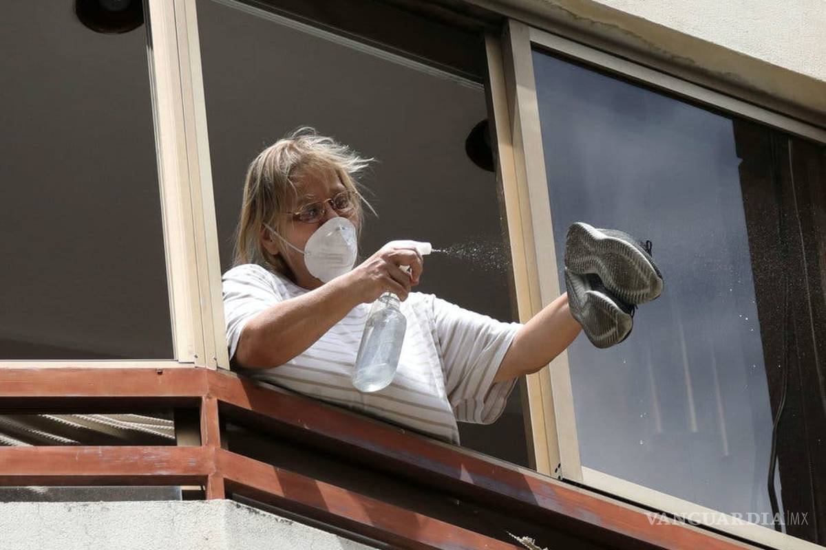 La importancia de desinfectar adecuadamente los zapatos al entrar y salir de casa