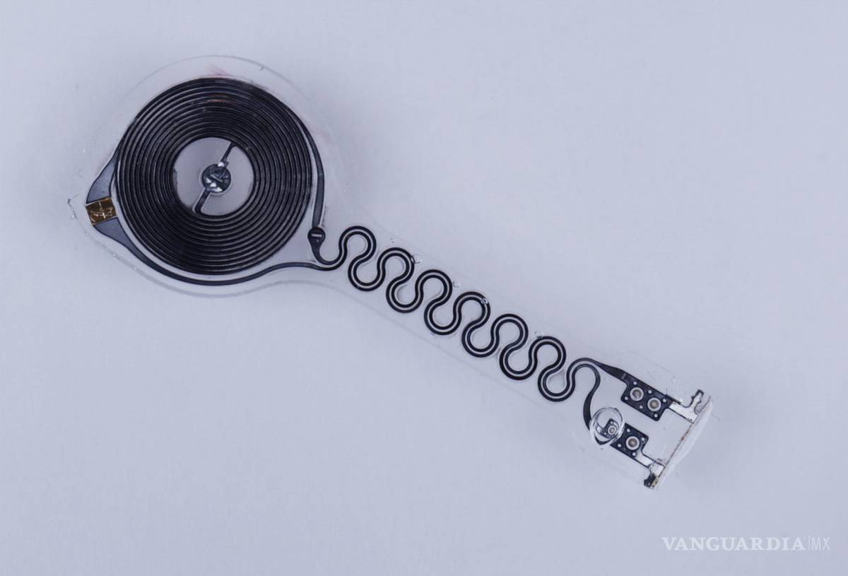 $!Marcapasos transitorio antes de disolverse. El dispositivo es flexible, elástico e inalámbrico.