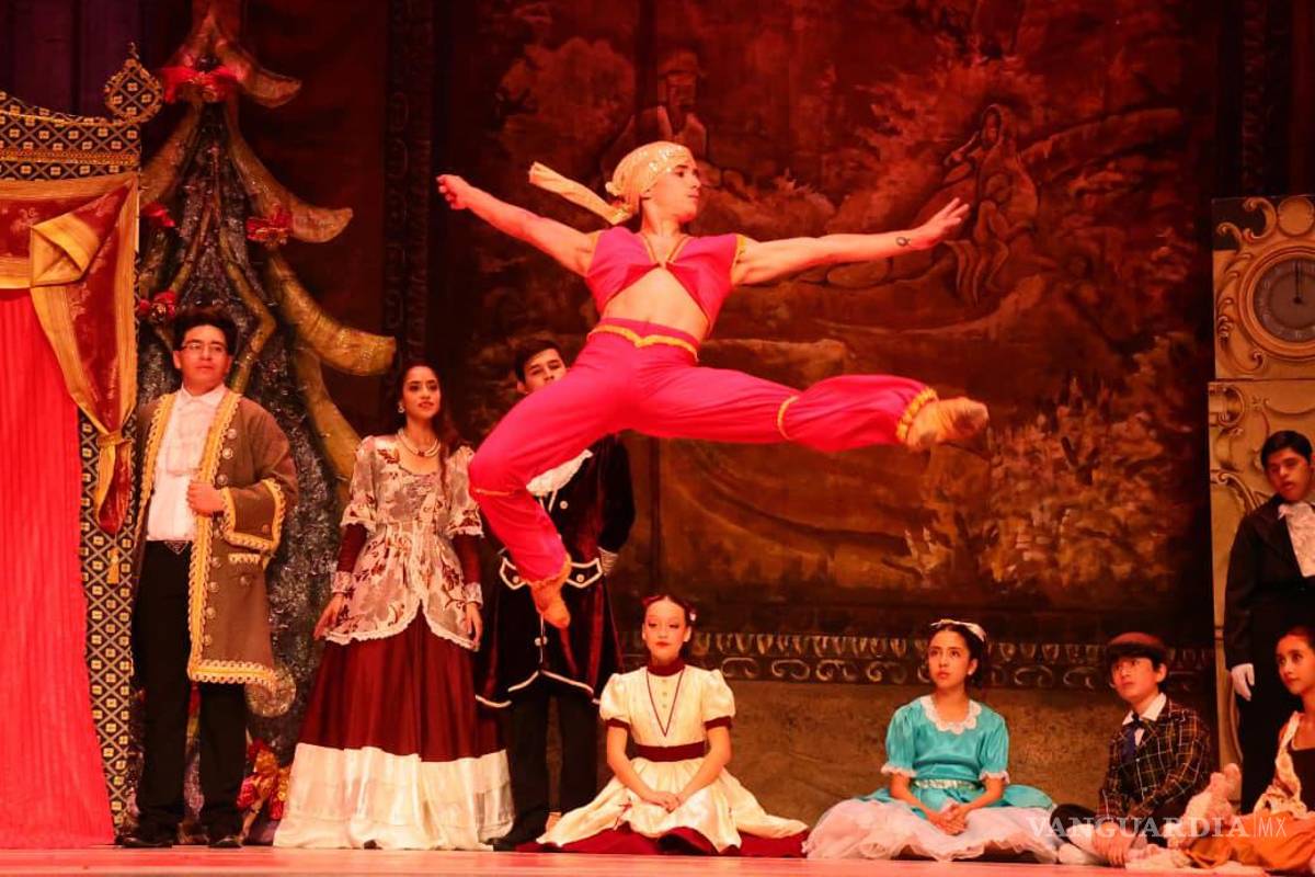 $!La colaboración entre la Secretaría de Cultura de Coahuila y el IMCS permitió acercar un espectáculo de talla internacional a las familias de Saltillo.