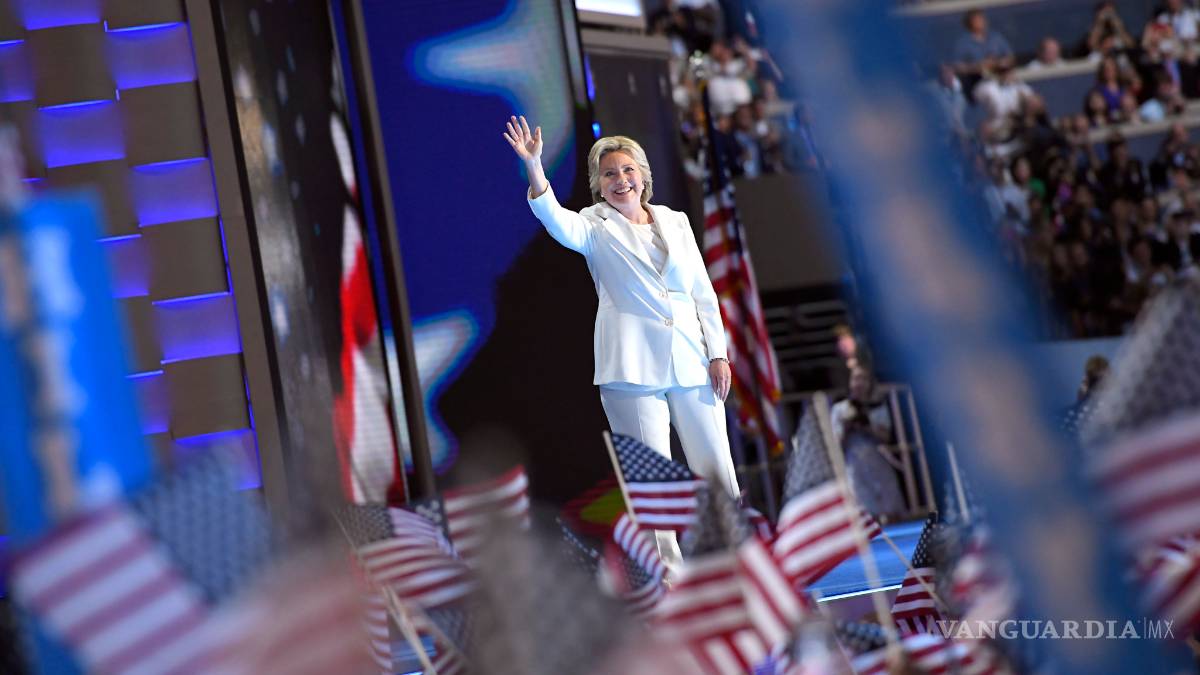 Clinton acepta la nominación para convertirse en la primera Presidenta de EU