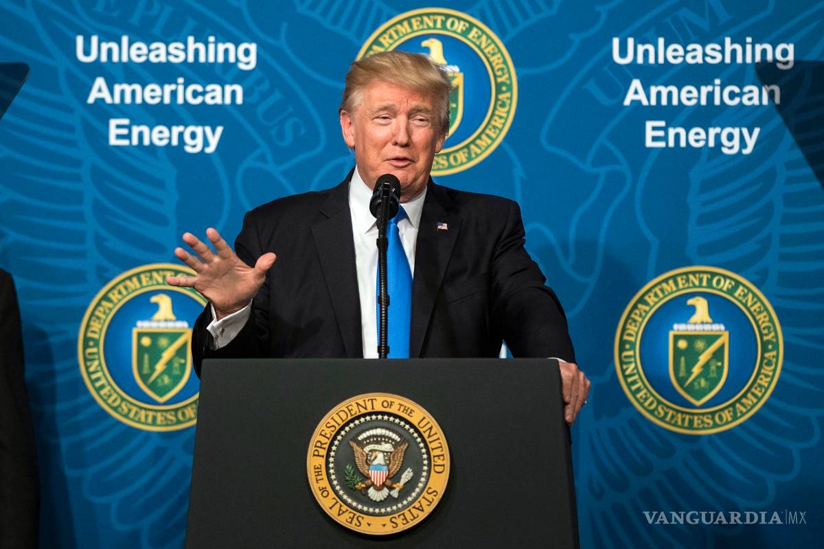 Donald Trump anuncia un oleoducto con México que &quot;irá por debajo del muro&quot;