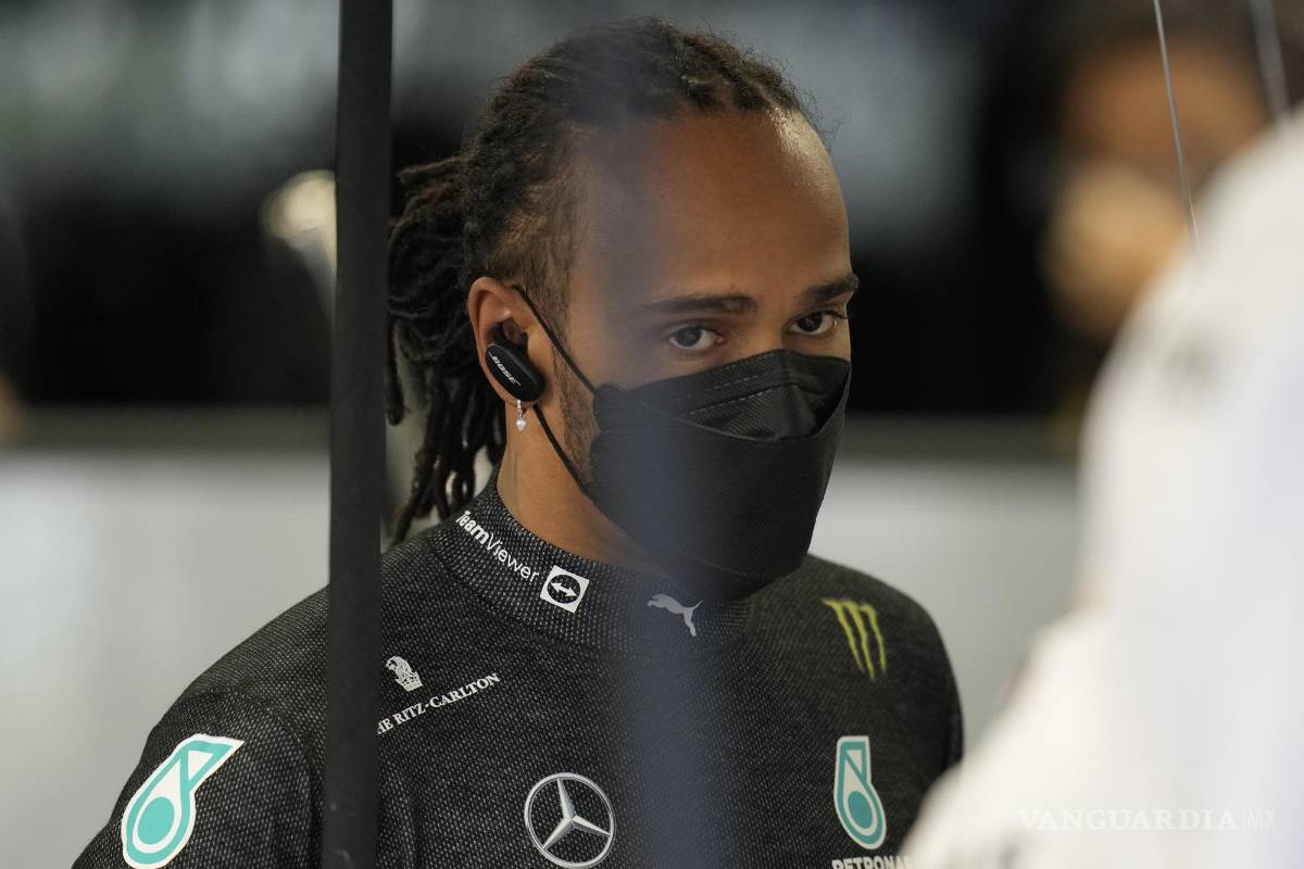 ¡Duro golpe para Mercedes! Lewis Hamilton es descalificado por DRS y Verstappen es multado
