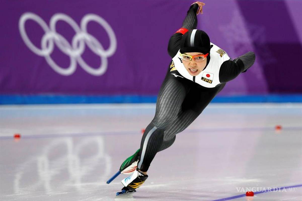 Japonesa rompe el récord olímpico en patinaje de velocidad