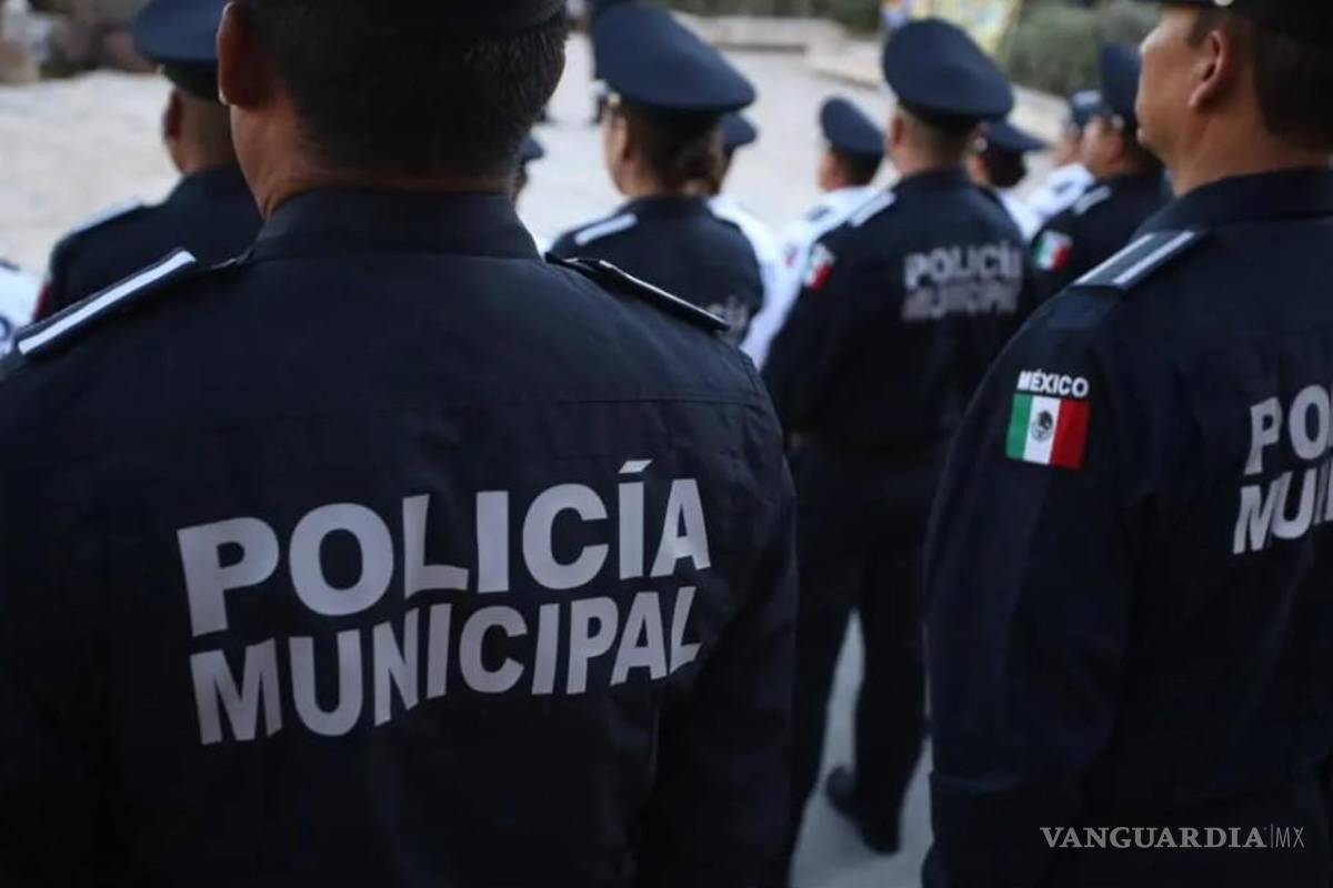 Evitan tragedia, policías de Ramos Arizpe rescatan a mujer que intentó saltar de puente