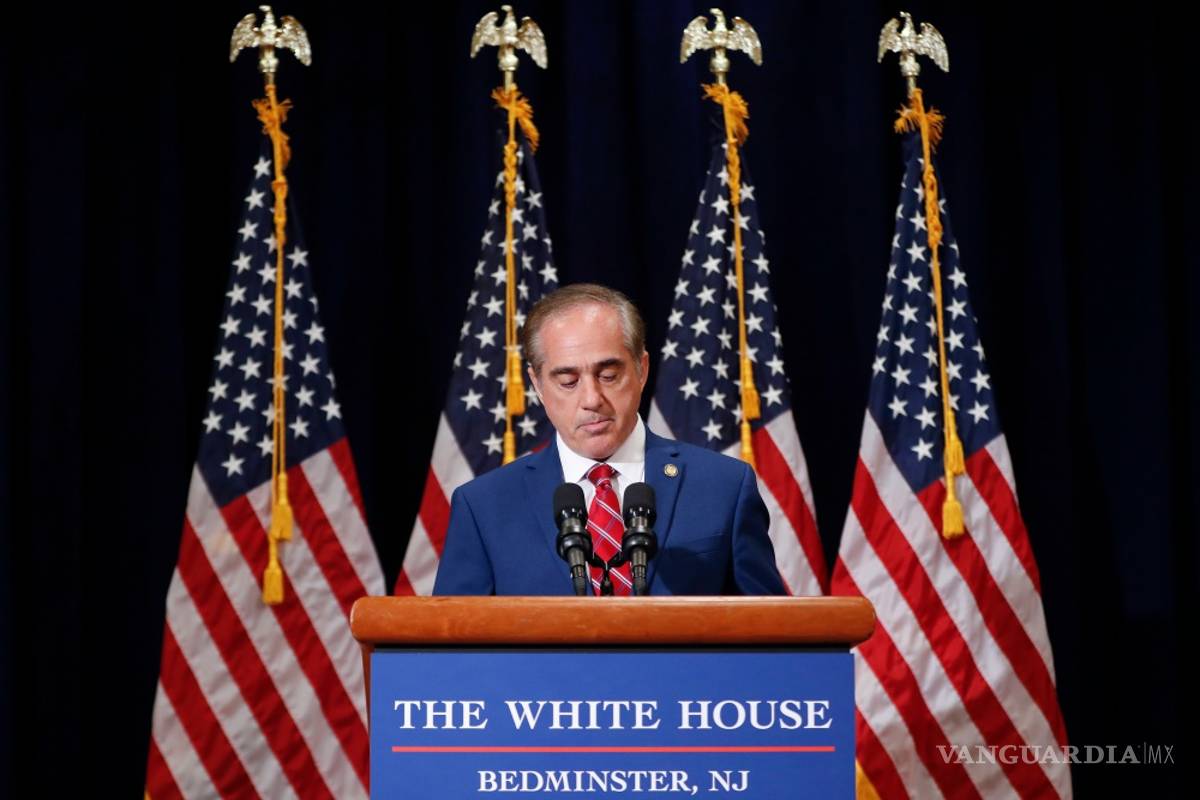 Miembro del Gabinete de Trump considera deshonroso no cuestionar a neonazis