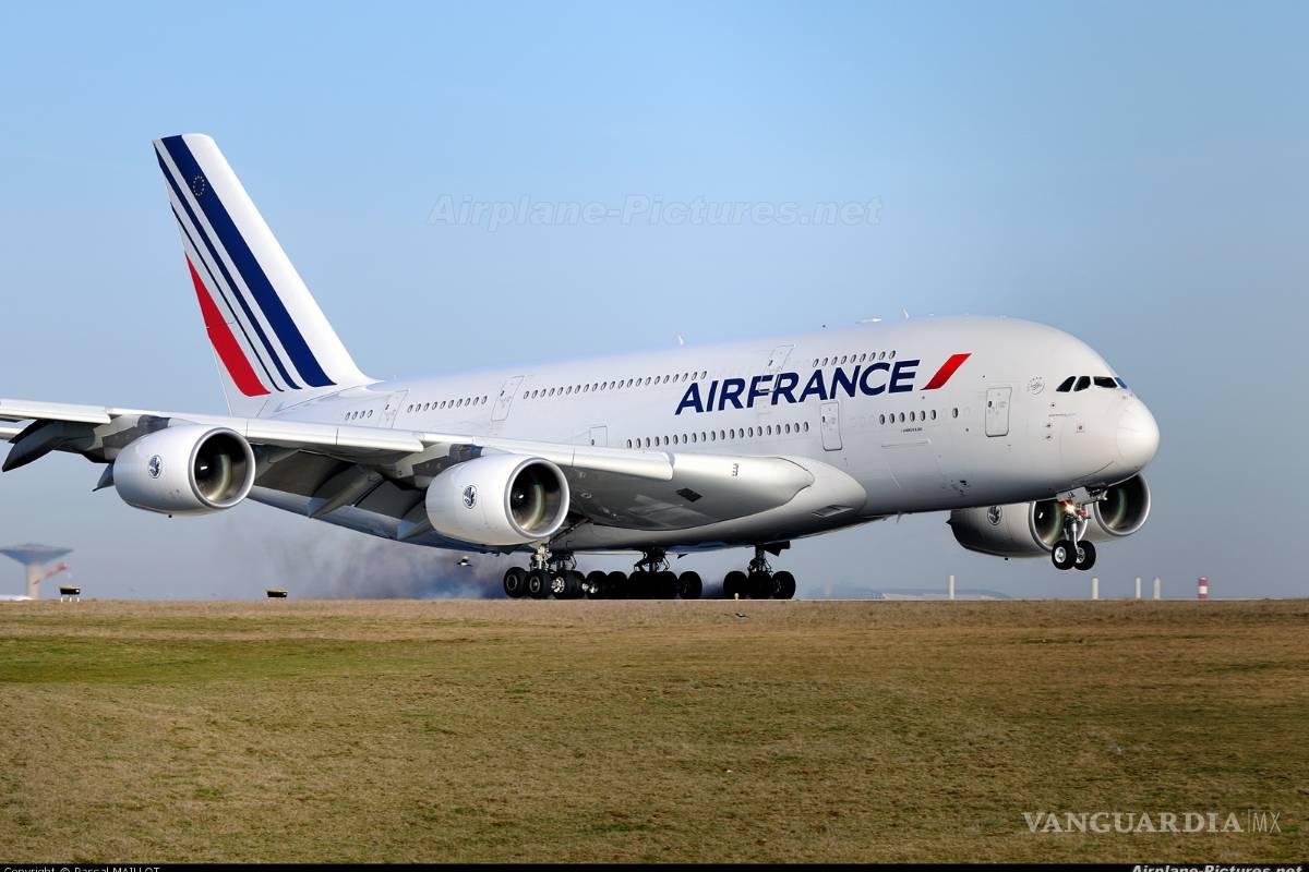Encuentran a niño de 2 años en bolsa de mano dentro de avión Air France