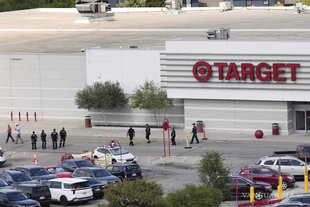 Deja 3 muertos tiroteo en estacionamiento de tienda en Texas
