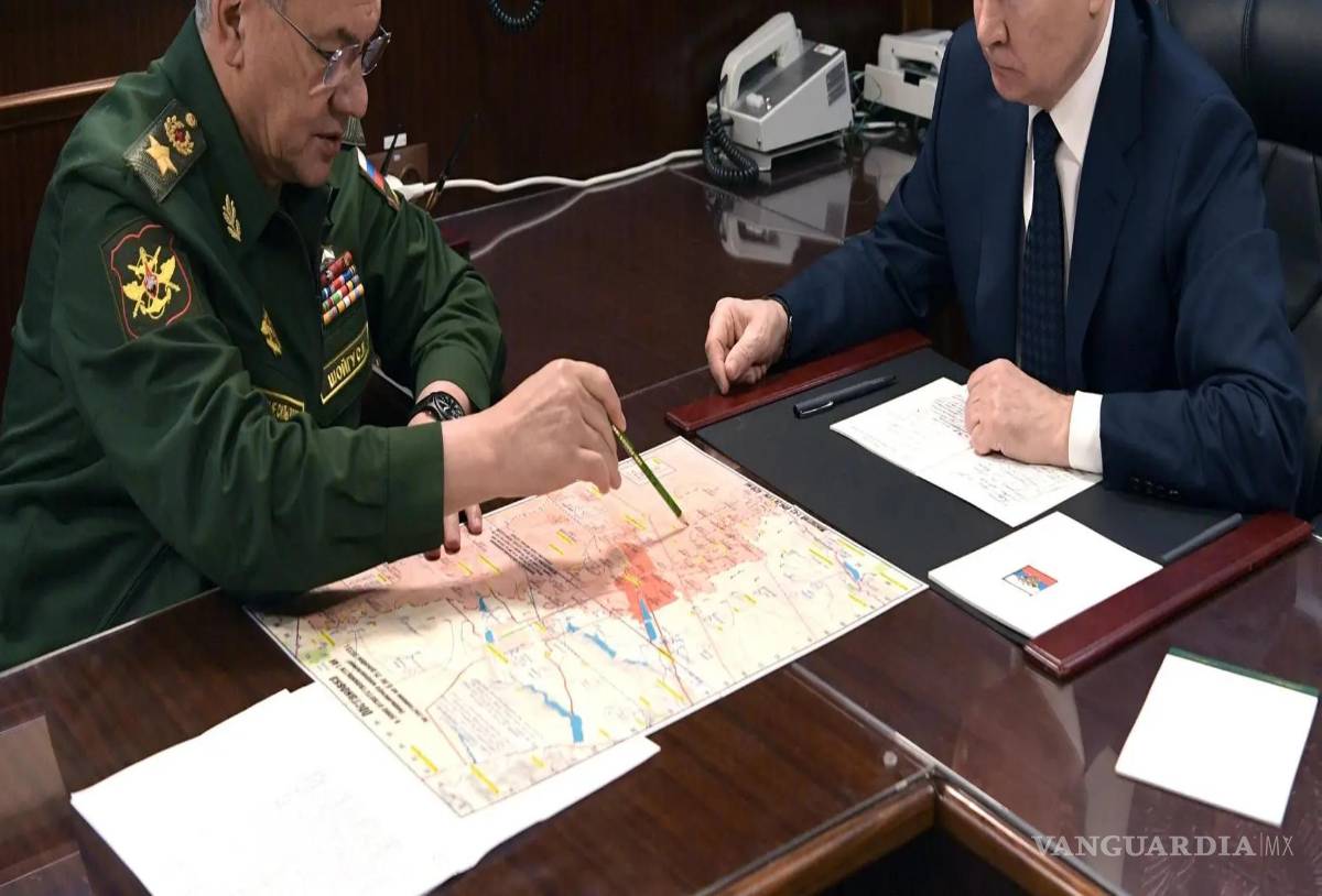 $!El presidente ruso Vladimir Putin en una reunión con el ahora ex ministro de Defensa ruso Sergei Shoigu.