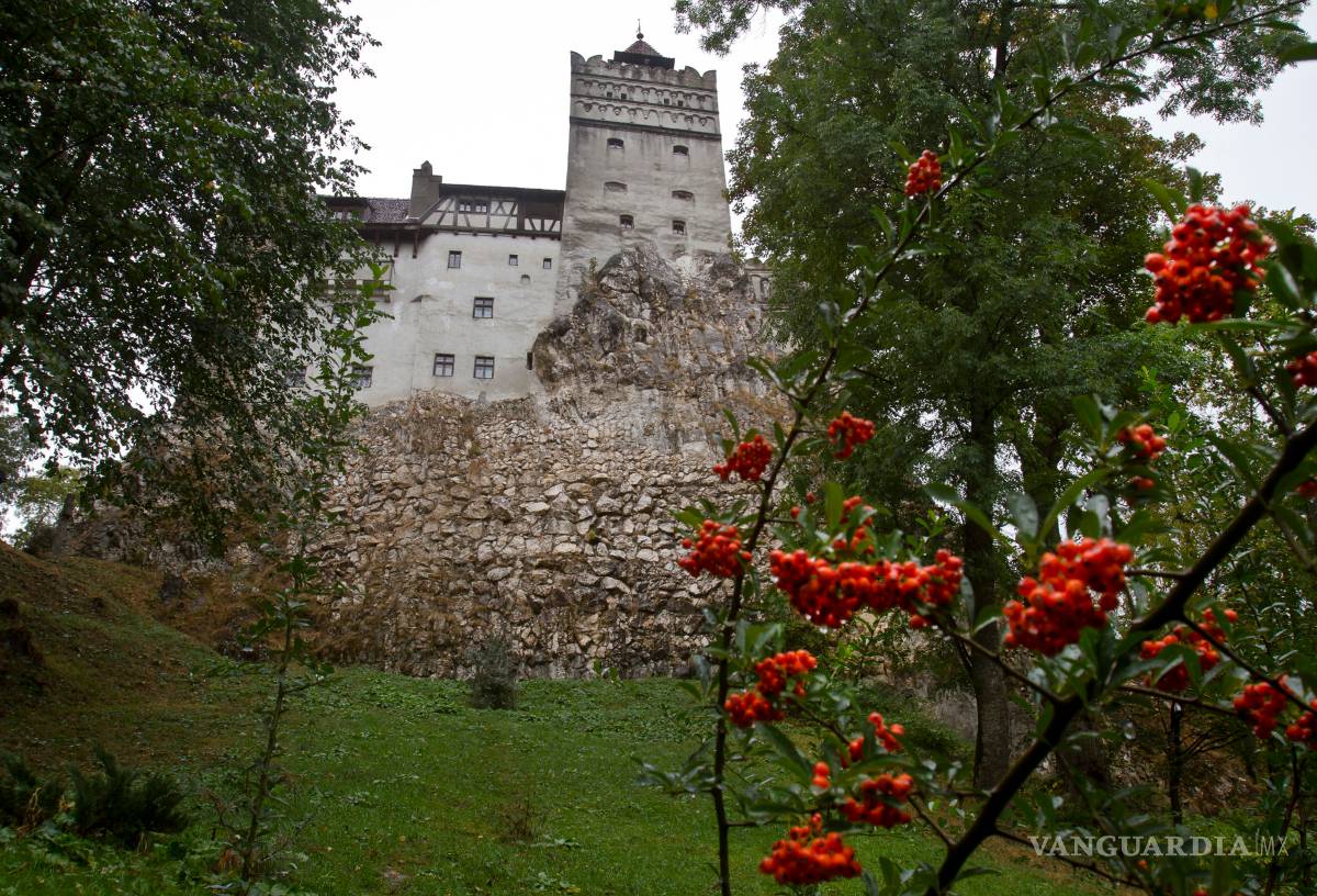 $!Castillo de Drácula se transforma en centro de vacunación