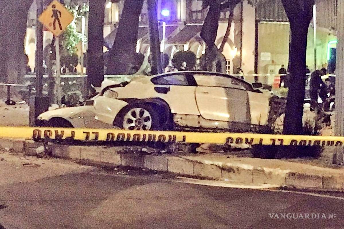Cuatro muertos tras chocar en auto de lujo en Paseo de la Reforma