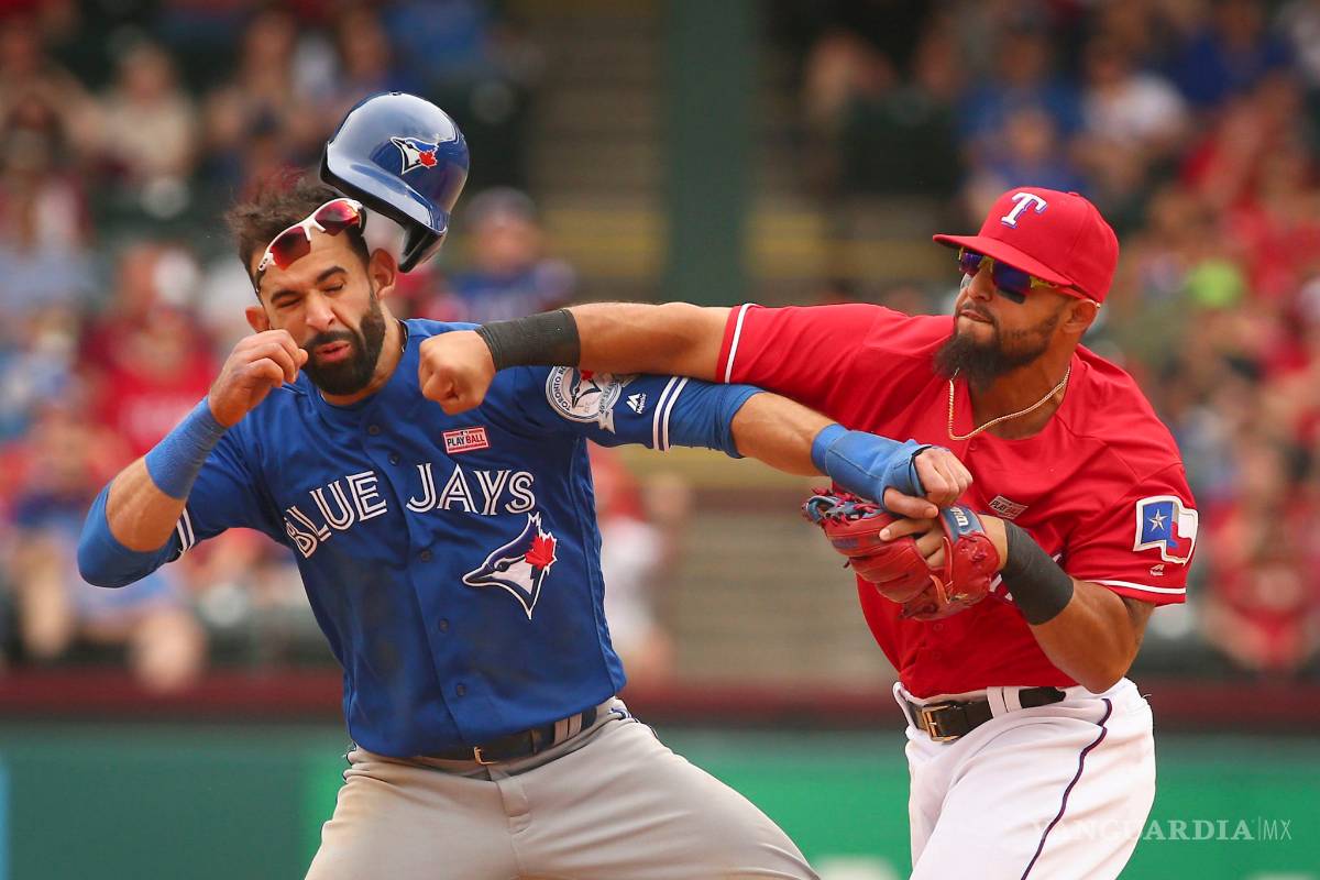 Pelea sin cuartel entre Azulejos y Rangers