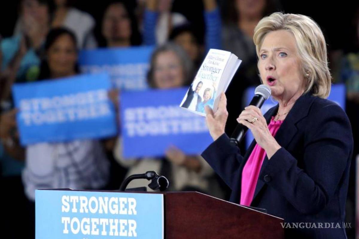 Lanza la campaña de Clinton dos anuncios en español sobre los "peligros" de Trump