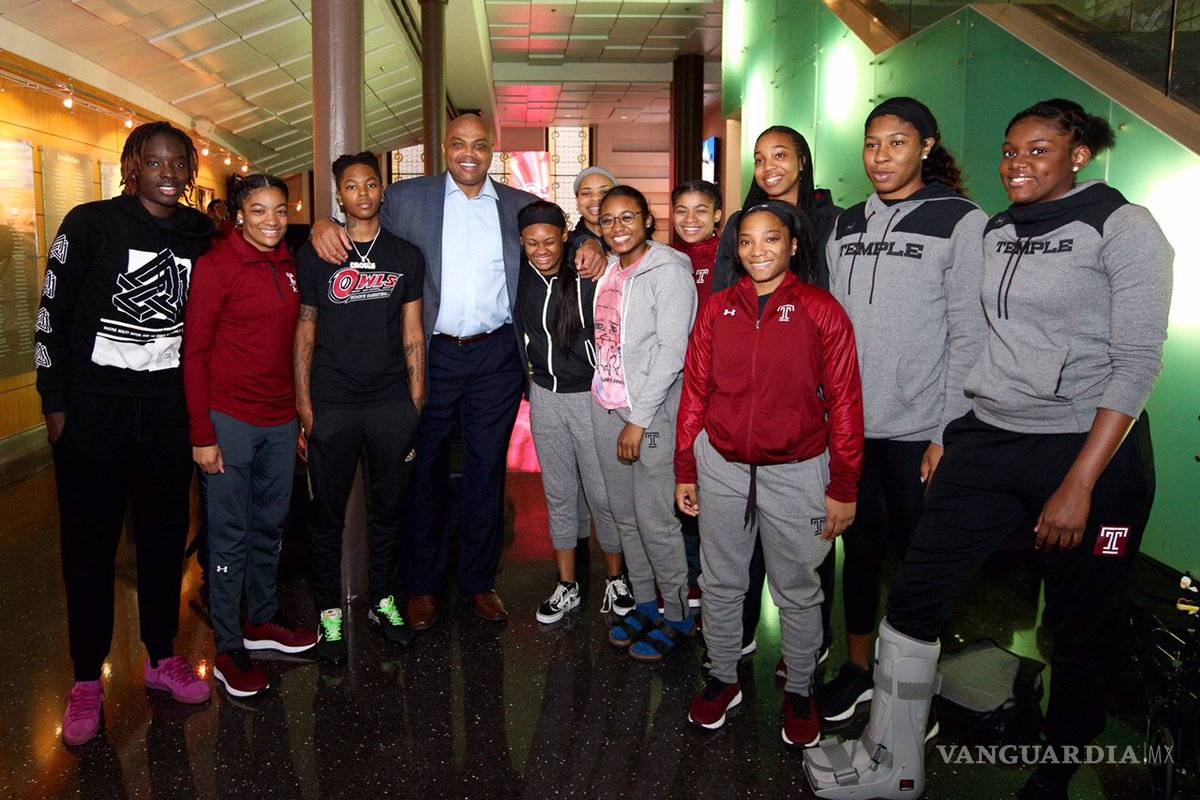 $!Gana Charles Barkley distinguido premio por labor periodística