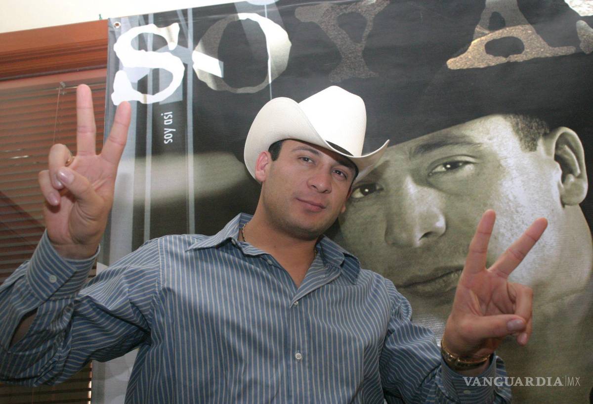 $!MÉXICO D.F. 25NOVIEMBRE2006.- El cantante de música grupera Valentín Elizalde fue ejecutado al terminar su concierto en el palenque de la expo feria de Reynosa. El musico sonorense y dos personas fueron baleados. FOTO ARCHIVO: MOISES PABLO/CUARTOSCURO.COM