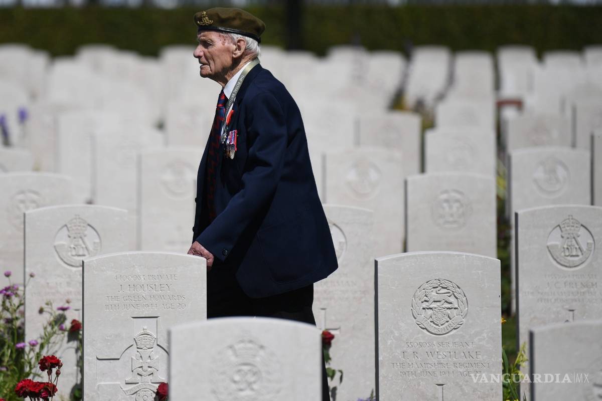 $!Minuto de silencio por los soldados caídos en Normandía