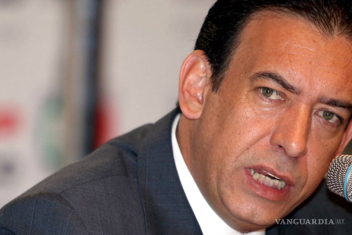 Amaga Humberto Moreira con demandar por nota