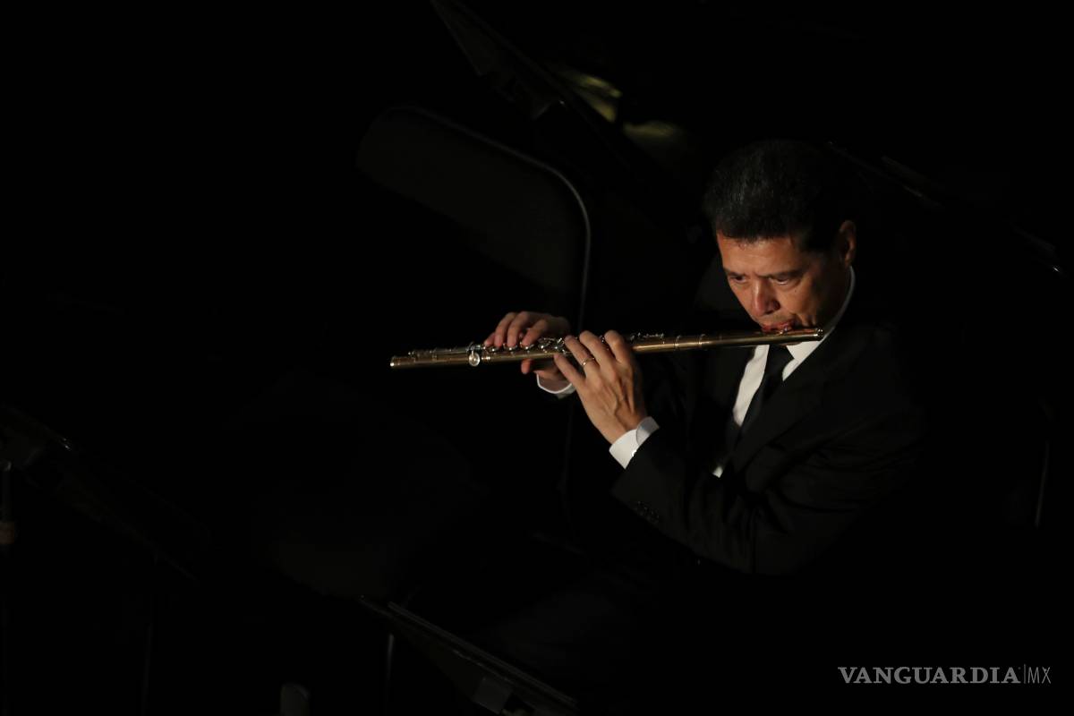 $!FOTOGALERÍA: Palacio de Bellas Artes rinde tributo al príncipe de la canción José José