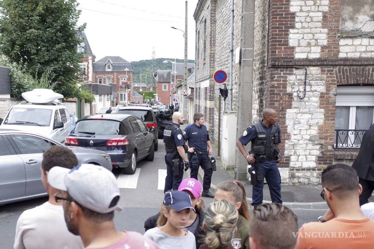 Los secuestradores eran "terroristas" del Estado Islámico: Presidente de Francia