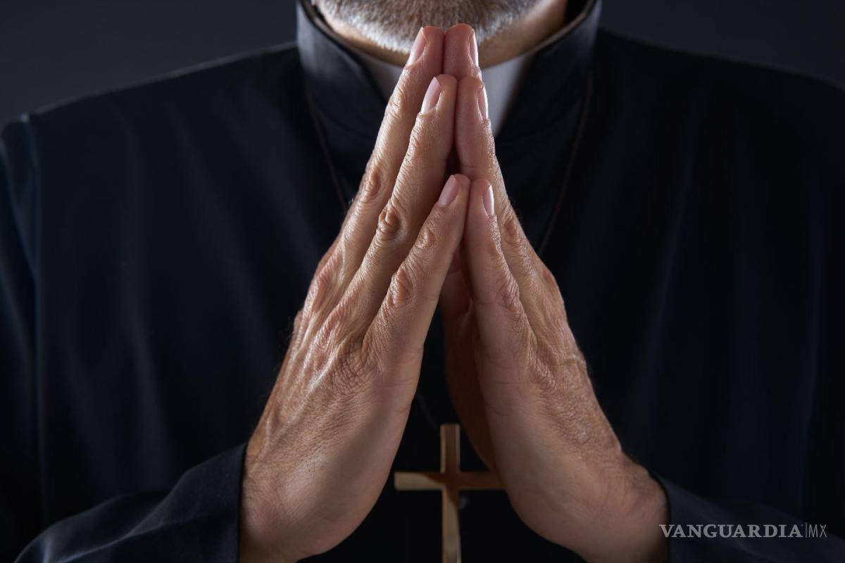 Vinculan a proceso a sacerdote por delito de acoso sexual; va a prisión de Saltillo