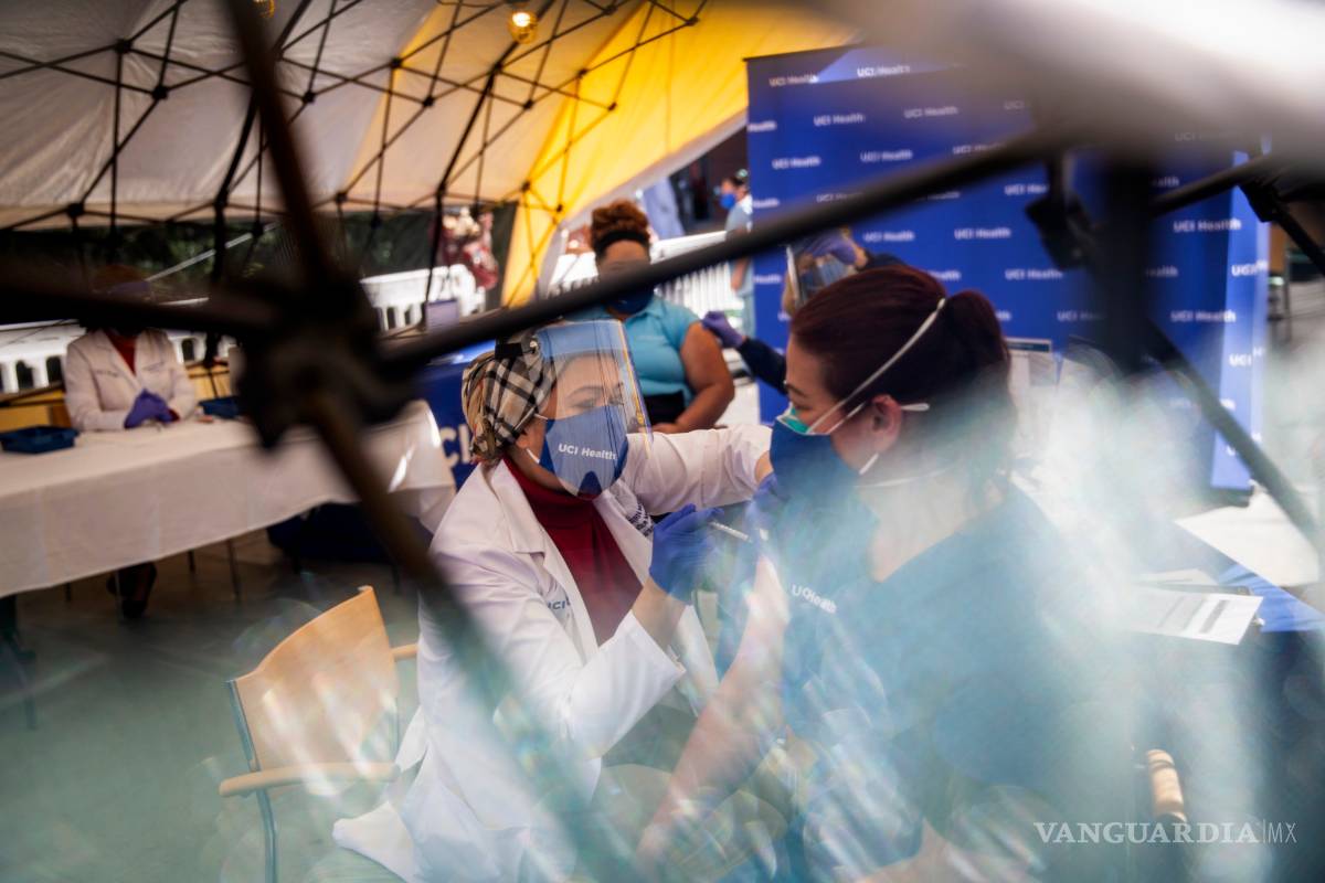 Esto es lo que las personas alérgicas deben saber sobre las vacunas contra el COVID