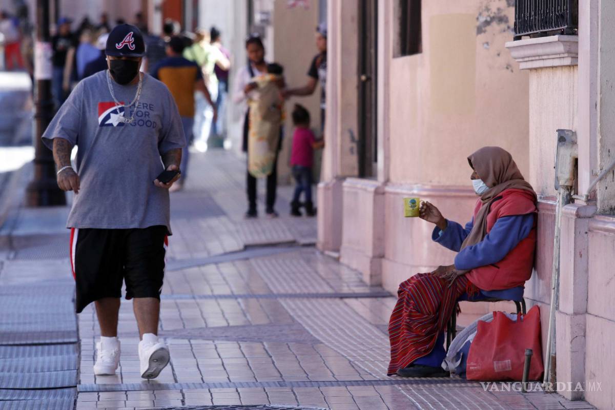 Desde víspera de Navidad, pedigüeños se multiplican en calles del centro de Saltillo