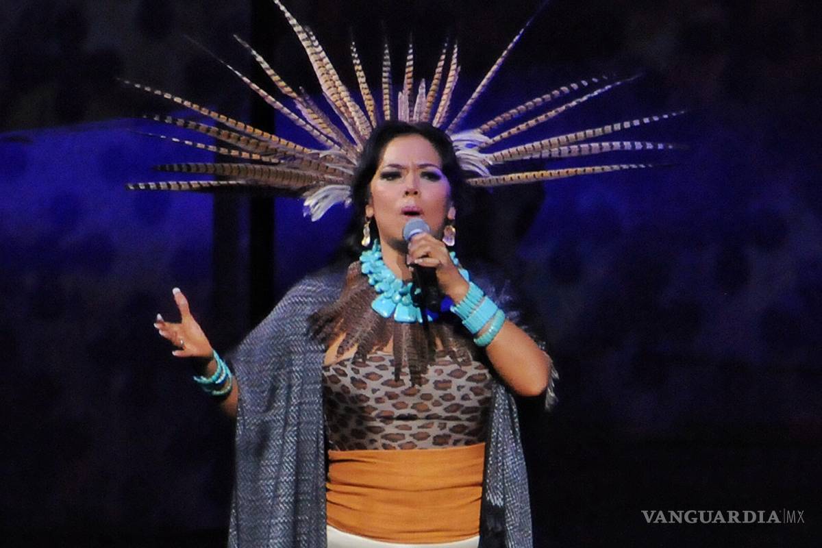 Lila Downs muestra su apasionado romance con el bolero