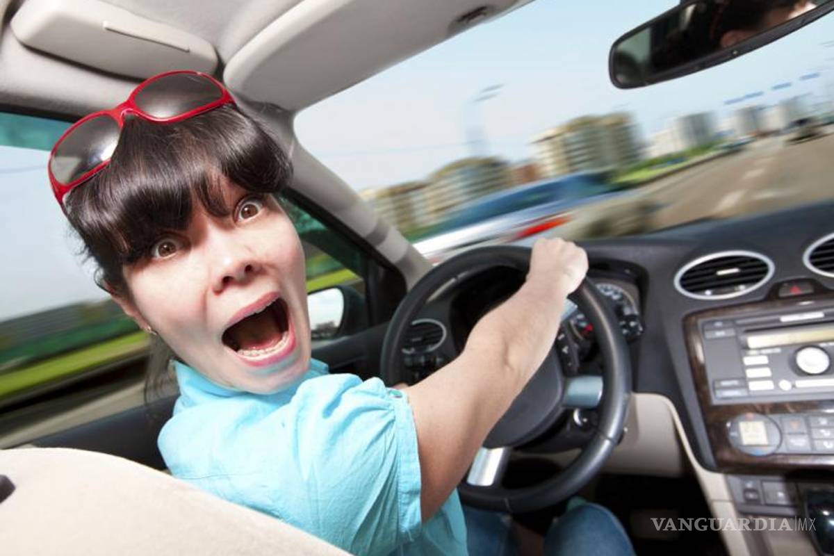 Costumbres al conducir que pueden salirte muy caras