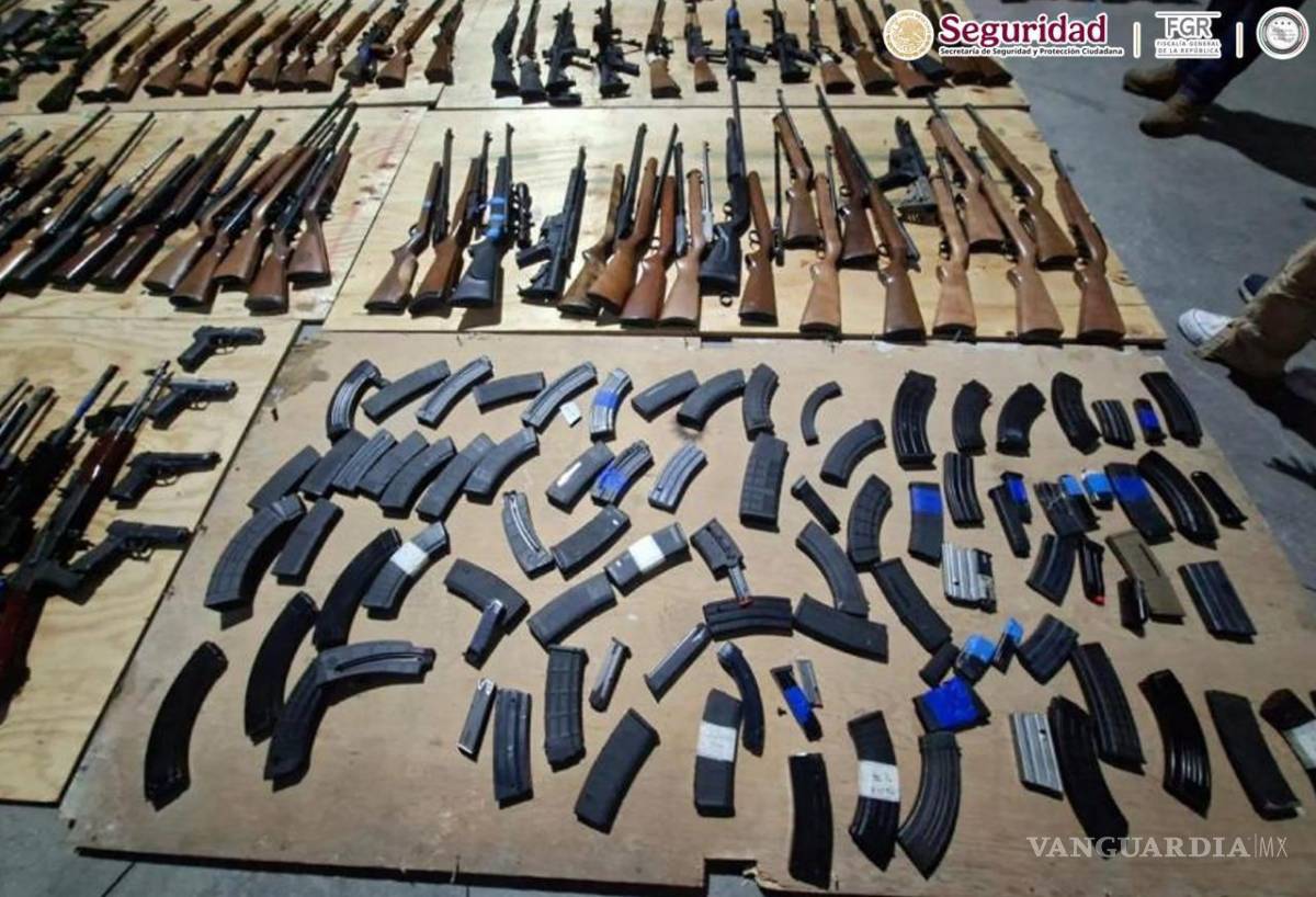 $!Aseguran 210 armas en Nuevo León; detienen a tres por presunto tráfico desde Texas