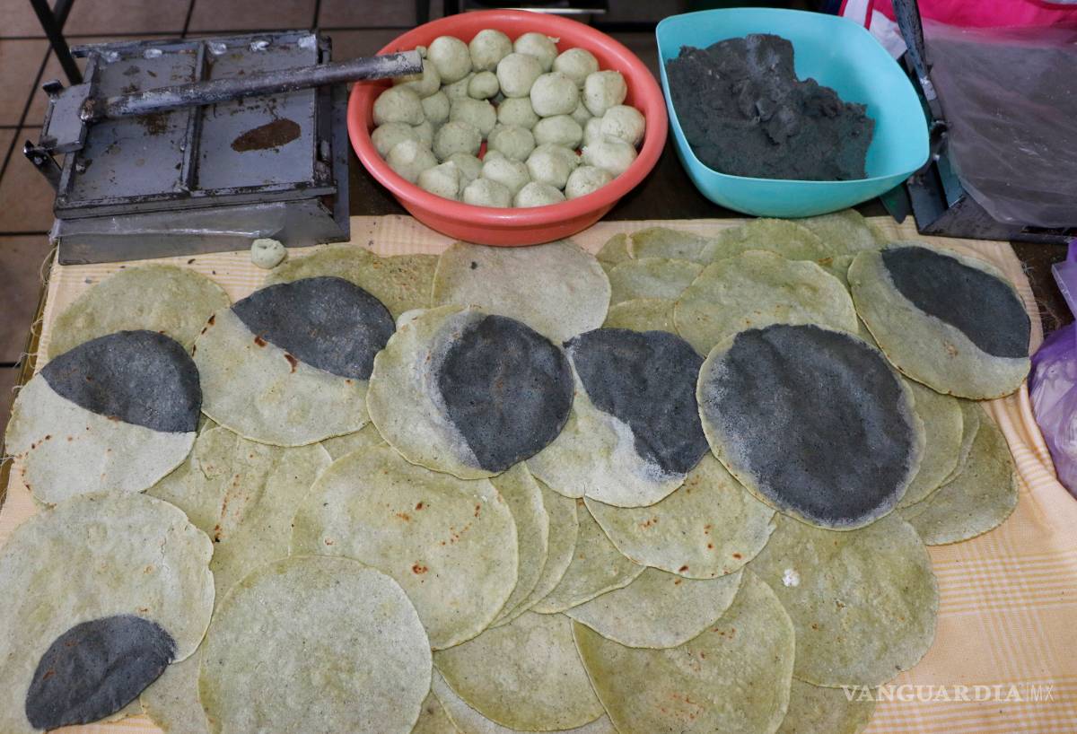 $!Placer culinario: Venden en Saltillo las “Tortillas eclipsadas”