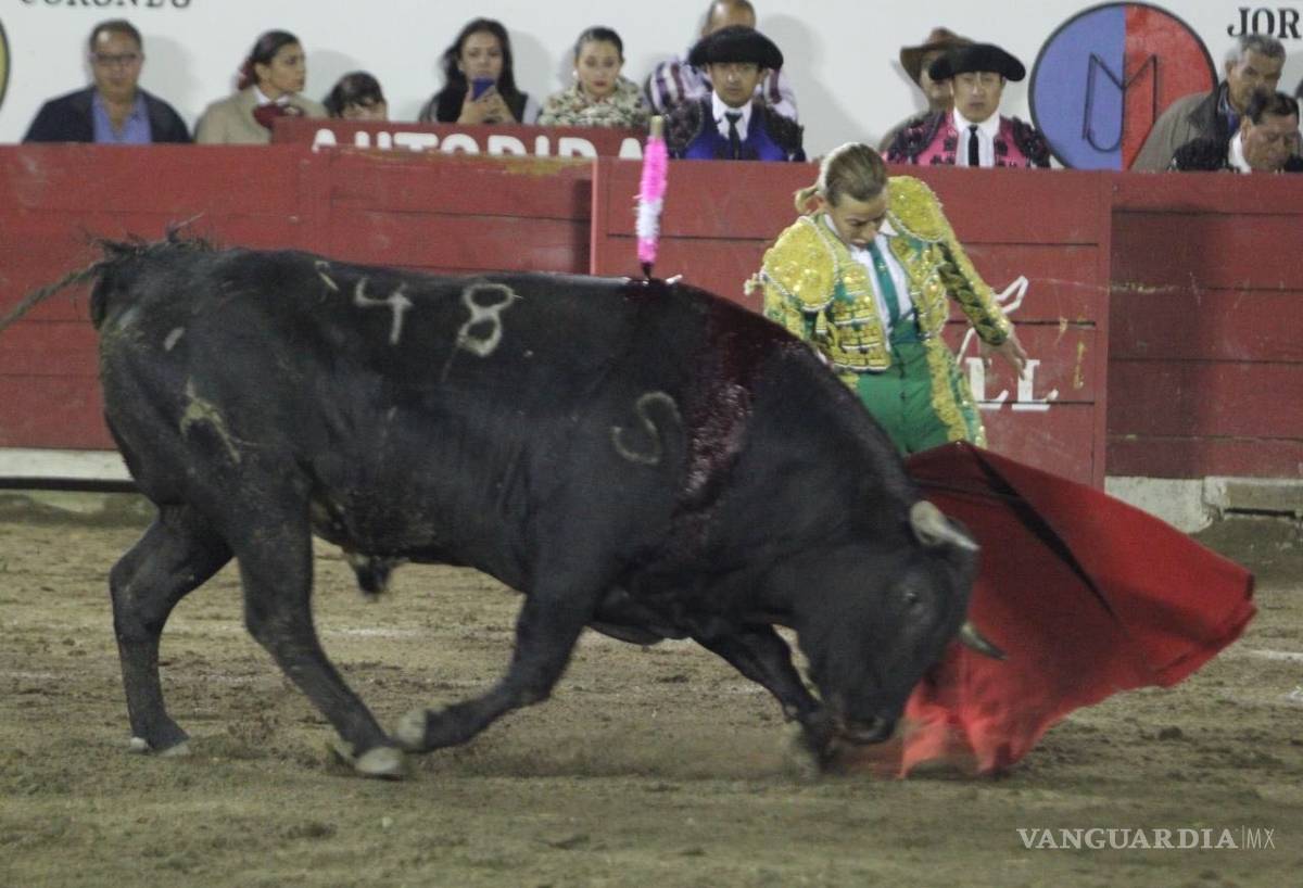$!Toro le destroza la mandíbula a Hilda Tenorio