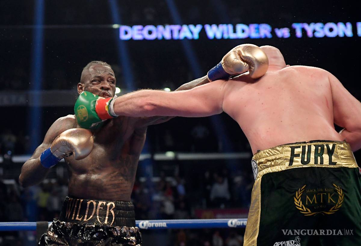 $!Increíble KO de Deontay Wilder para vencer a Tyson Fury en una emocionante batalla de pesos pesados